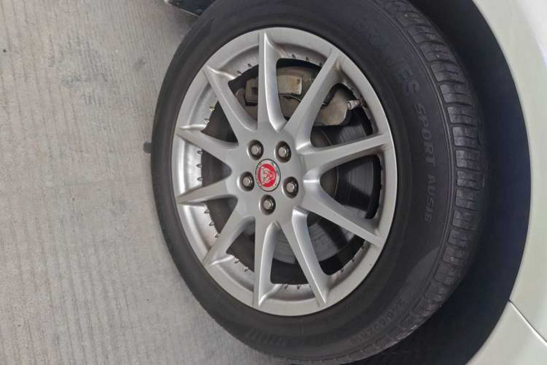 Used Jaguar XJ 2016 XJL 2.0T Two-Wheel-Drive Elegant Business Edition Right Front Wheel Hub