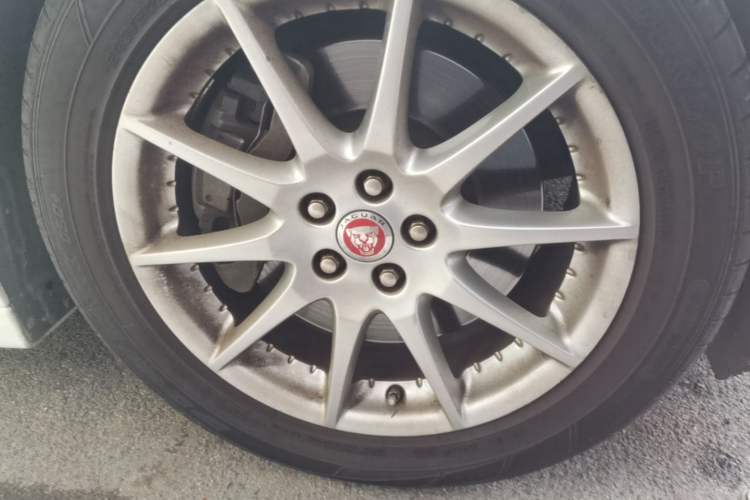 Used Jaguar XJ 2016 XJL 2.0T Two-Wheel-Drive Elegant Business Edition Right Front Wheel Hub
