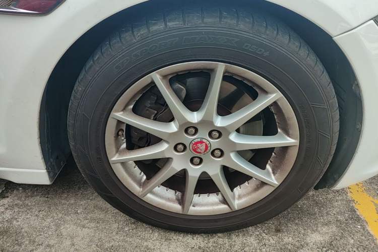 Used Jaguar XJ 2016 XJL 2.0T Two-Wheel-Drive Elegant Business Edition Right Front Wheel Hub