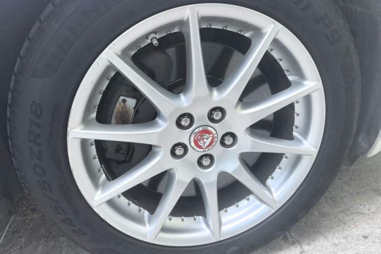 Used Jaguar XJ 2016 XJL 2.0T Two-Wheel-Drive Elegant Business Edition Right Front Wheel Hub