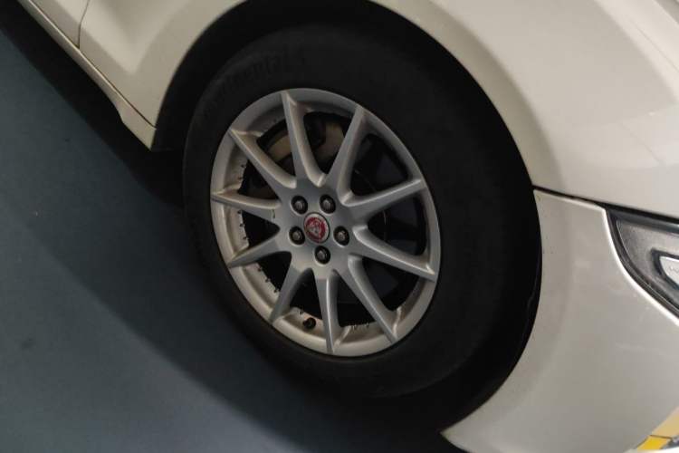Used Jaguar XJ 2016 XJL 3.0 SC Two-Wheel-Drive Elegant Business Edition Right Front Wheel Hub