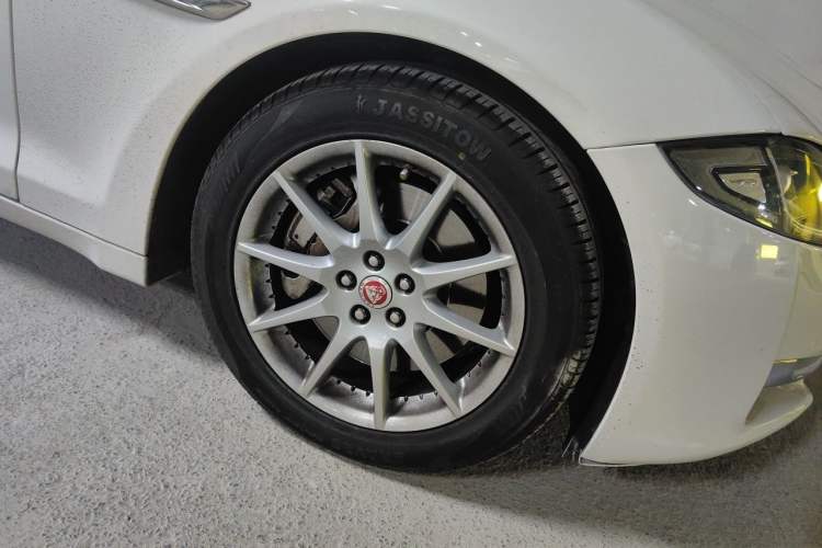 Used Jaguar XJ 2016 XJL 2.0T Two-Wheel-Drive Elegant Business Edition Right Front Wheel Hub