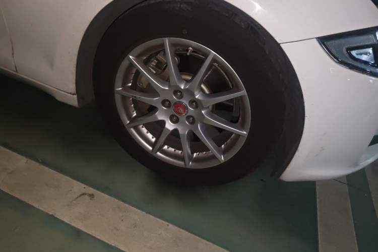 Used Jaguar XJ 2016 XJL 3.0 SC Two-Wheel-Drive Elegant Business Edition Right Front Wheel Hub