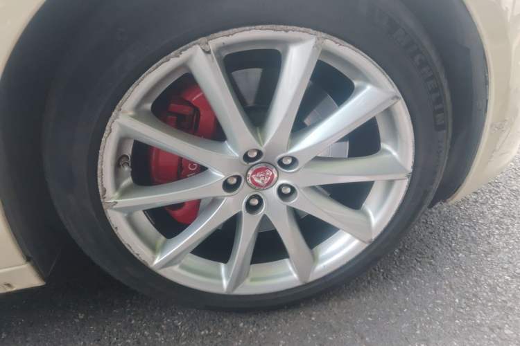Used Jaguar XJ 2016 XJL 3.0 SC Four-Wheel Drive Panoramic Business Edition Right Front Wheel Hub