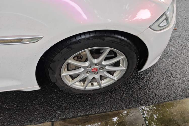 Used Jaguar XJ 2016 XJL 2.0T Two-Wheel-Drive Elegant Business Edition Right Front Wheel Hub