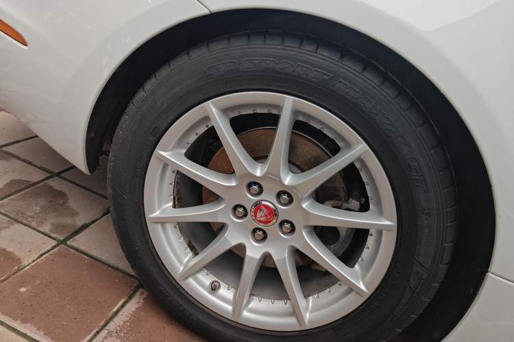 Used Jaguar XJ 2016 XJL 3.0 SC Two-Wheel-Drive Elegant Business Edition Right Rear Wheel Hub