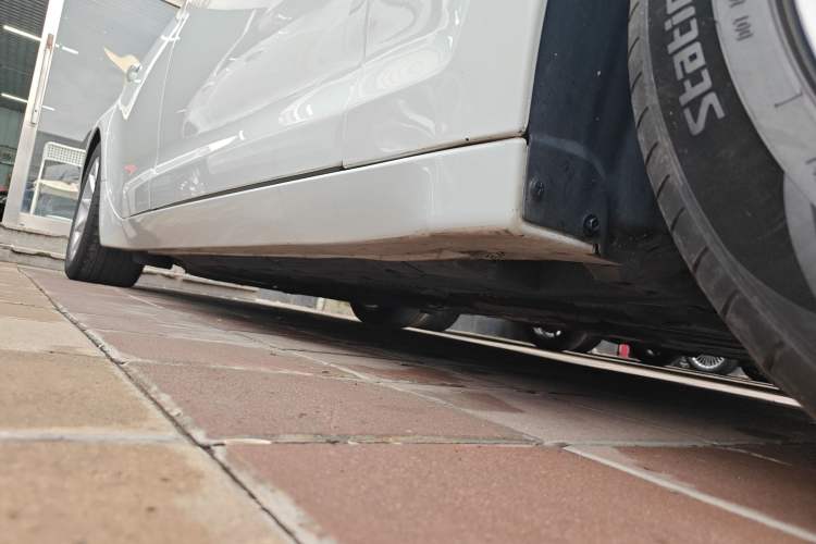 Used Jaguar XJ 2016 XJL 3.0 SC Two-Wheel-Drive Elegant Business Edition Right Side Sill