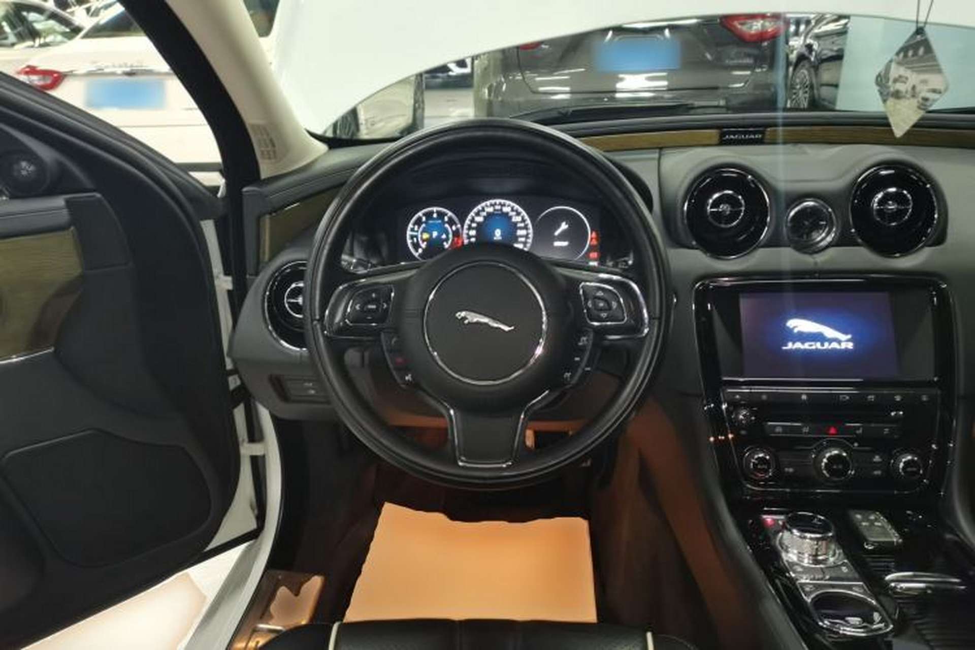 Used Jaguar XJ 2016 XJL 3.0 SC Four-Wheel Drive Panoramic Business Edition Steering Wheel