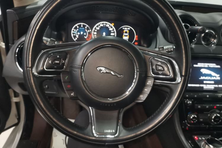 Used Jaguar XJ 2016 XJL 3.0 SC Two-Wheel-Drive Elegant Business Edition Steering Wheel