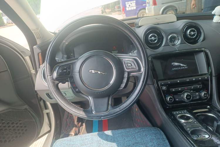 Used Jaguar XJ 2016 XJL 3.0 SC Two-Wheel-Drive Elegant Business Edition Steering Wheel