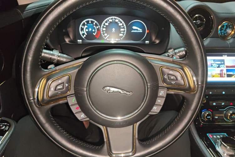 Used Jaguar XJ 2016 XJL 3.0 SC Two-Wheel-Drive Elegant Business Edition Steering Wheel
