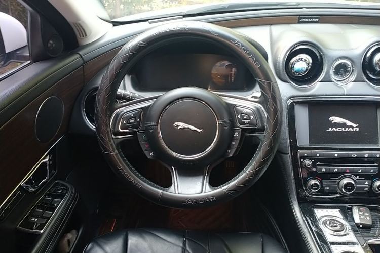 Used Jaguar XJ 2016 XJL 3.0 SC Two-Wheel-Drive Elegant Business Edition Steering Wheel