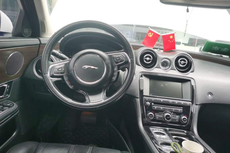 Used Jaguar XJ 2016 XJL 2.0T Two-Wheel-Drive Elegant Business Edition Steering Wheel
