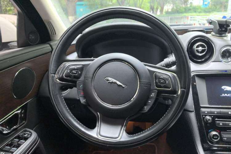 Used Jaguar XJ 2016 XJL 3.0 SC Two-Wheel Drive Prestige Business Edition Steering Wheel