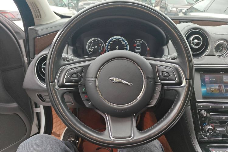 Used Jaguar XJ 2016 XJL 3.0 SC Two-Wheel-Drive Elegant Business Edition Steering Wheel