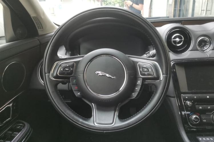 Used Jaguar XJ 2016 XJL 2.0T Two-Wheel-Drive Elegant Business Edition Steering Wheel