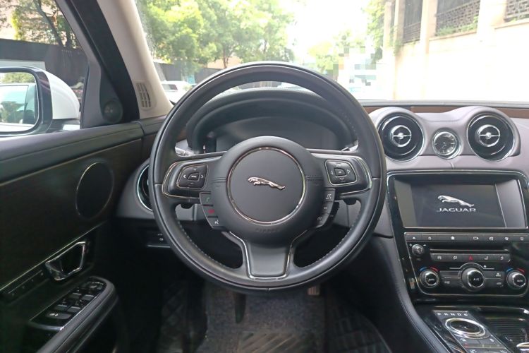 Used Jaguar XJ 2016 XJL 2.0T Two-Wheel-Drive Elegant Business Edition Steering Wheel