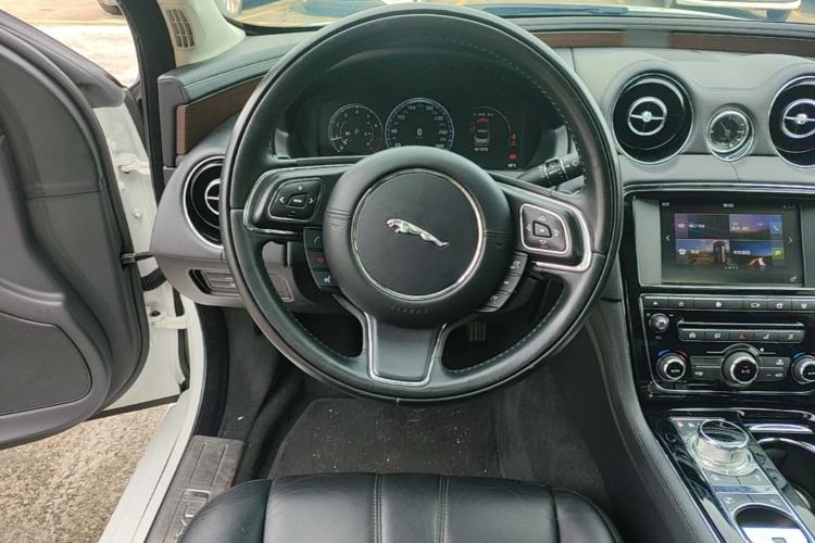 Used Jaguar XJ 2016 XJL 2.0T Two-Wheel-Drive Elegant Business Edition Steering Wheel