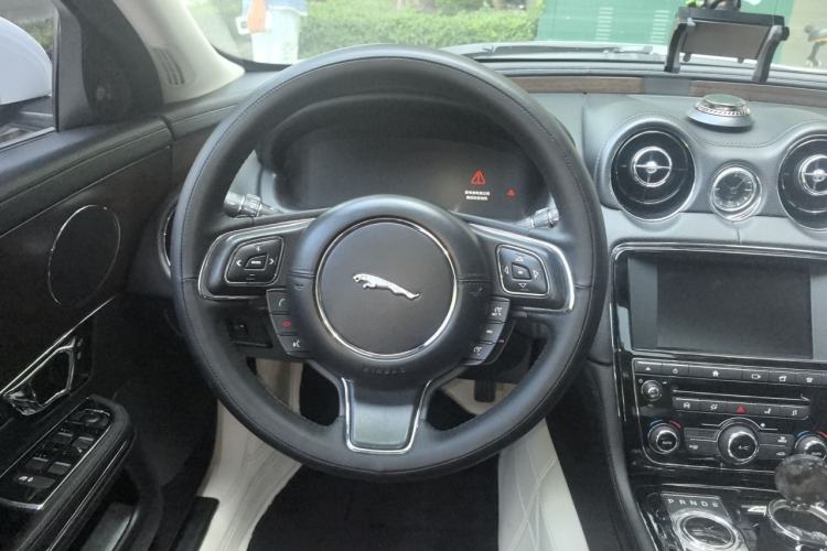 Used Jaguar XJ 2016 XJL 2.0T Two-Wheel-Drive Elegant Business Edition Steering Wheel
