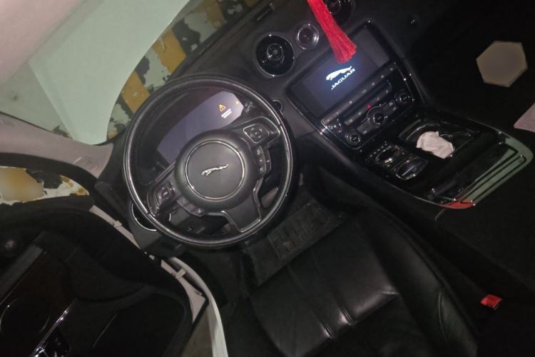 Used Jaguar XJ 2016 XJL 3.0 SC Two-Wheel-Drive Elegant Business Edition Steering Wheel