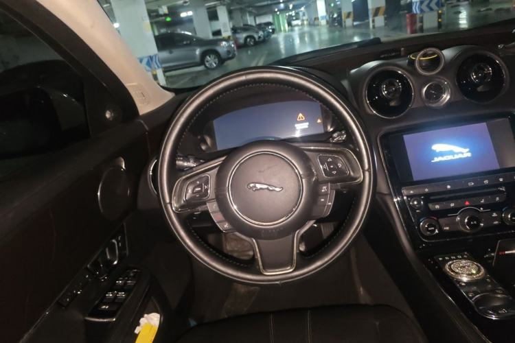 Used Jaguar XJ 2016 XJL 3.0 SC Two-Wheel-Drive Elegant Business Edition Steering Wheel