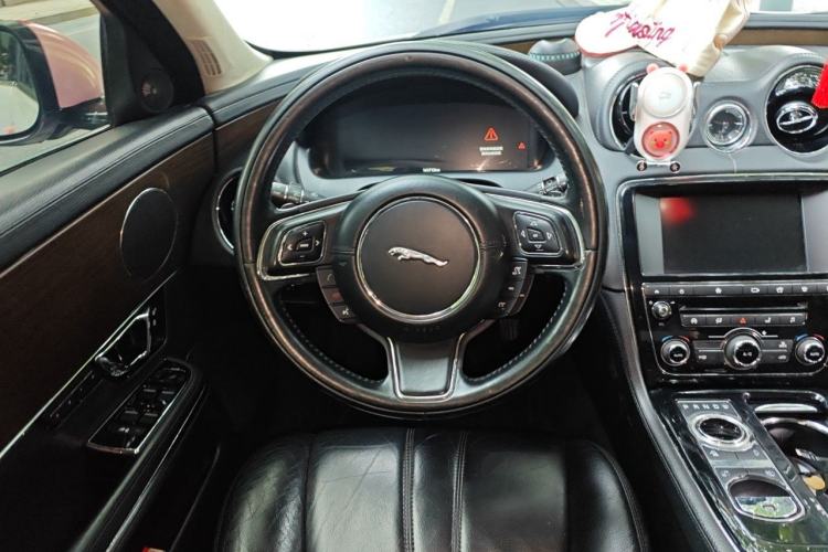 Used Jaguar XJ 2016 XJL 2.0T Two-Wheel-Drive Elegant Business Edition Steering Wheel