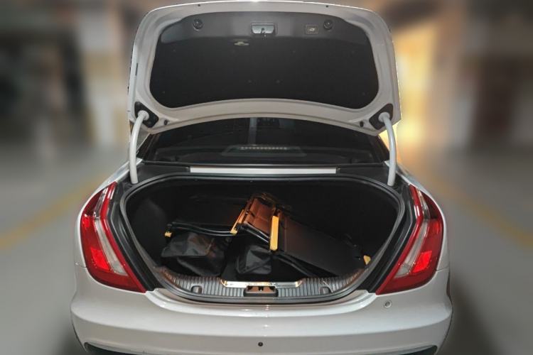 Used Jaguar XJ 2016 XJL 3.0 SC Two-Wheel-Drive Elegant Business Edition Trunk