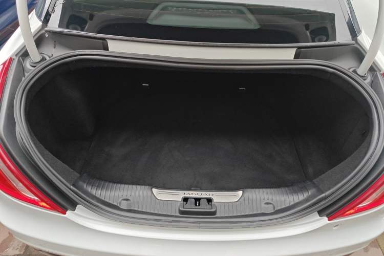 Used Jaguar XJ 2016 XJL 3.0 SC Two-Wheel-Drive Elegant Business Edition Trunk