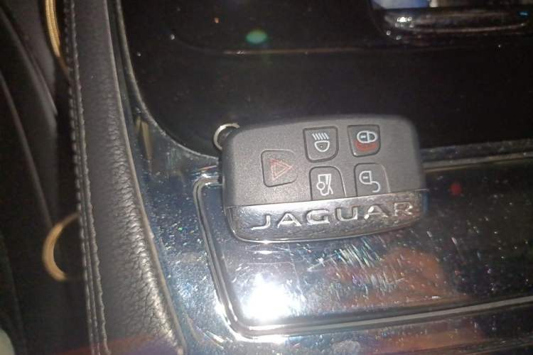 Used Jaguar XJ 2016 XJL 2.0T Two-Wheel-Drive Elegant Business Edition Vehicle Key