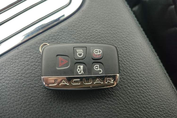 Used Jaguar XJ 2016 XJL 2.0T Two-Wheel-Drive Elegant Business Edition Vehicle Key