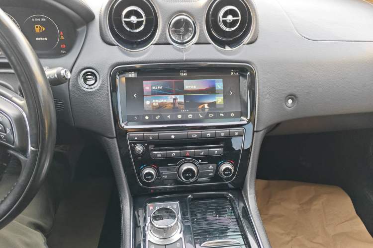 Used Jaguar XJ 2018 XJL 3.0 SC Two-Wheel-Drive Elegant Business Edition Audio And AC Panel