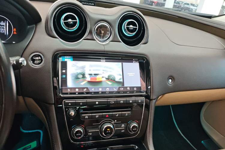 Used Jaguar XJ 2018 XJL 3.0 SC Two-Wheel-Drive Elegant Business Edition Audio And AC Panel
