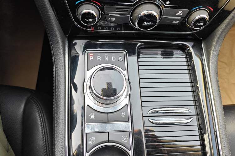 Used Jaguar XJ 2018 XJL 3.0 SC Two-Wheel-Drive Elegant Business Edition Gear Lever