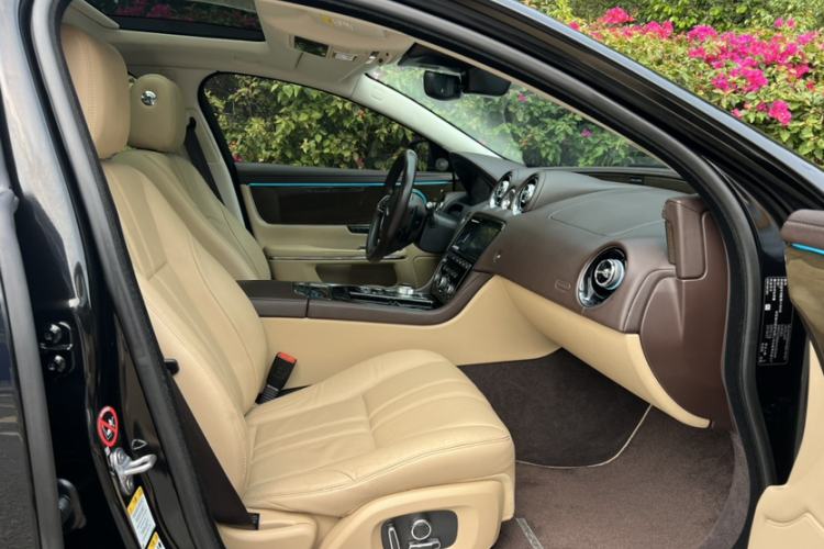 Used Jaguar XJ 2018 XJL 3.0 SC Two-Wheel-Drive Elegant Business Edition Interior 10