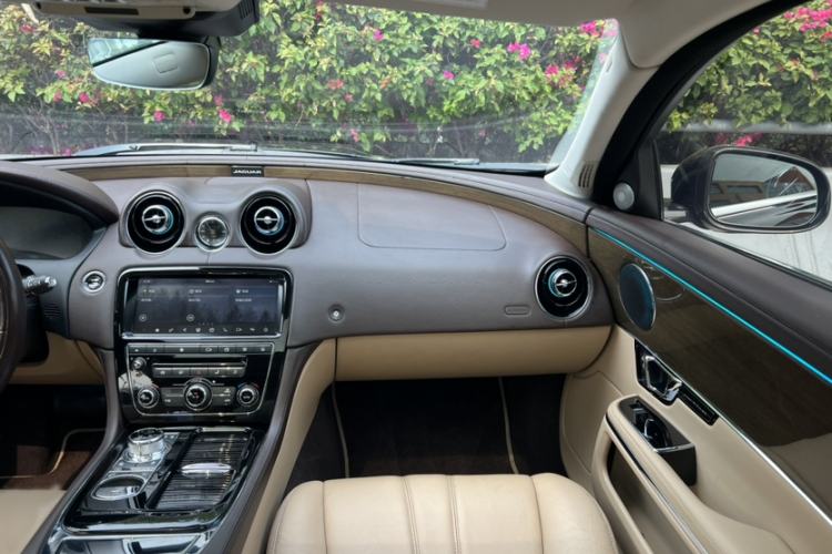 Used Jaguar XJ 2018 XJL 3.0 SC Two-Wheel-Drive Elegant Business Edition Interior 11