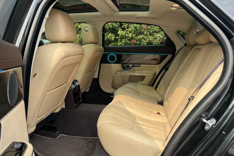 Used Jaguar XJ 2018 XJL 3.0 SC Two-Wheel-Drive Elegant Business Edition Interior 12