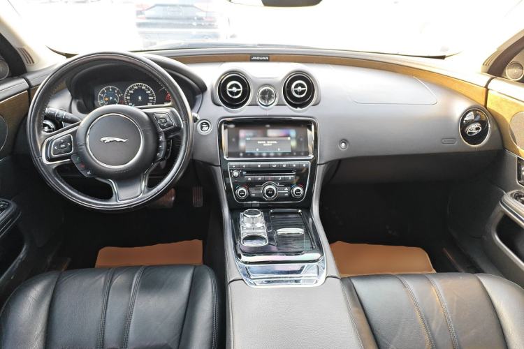 Used Jaguar XJ 2018 XJL 3.0 SC Two-Wheel-Drive Elegant Business Edition Interior 2