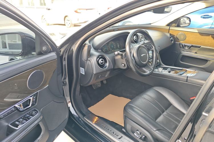 Used Jaguar XJ 2018 XJL 3.0 SC Two-Wheel-Drive Elegant Business Edition Interior 3