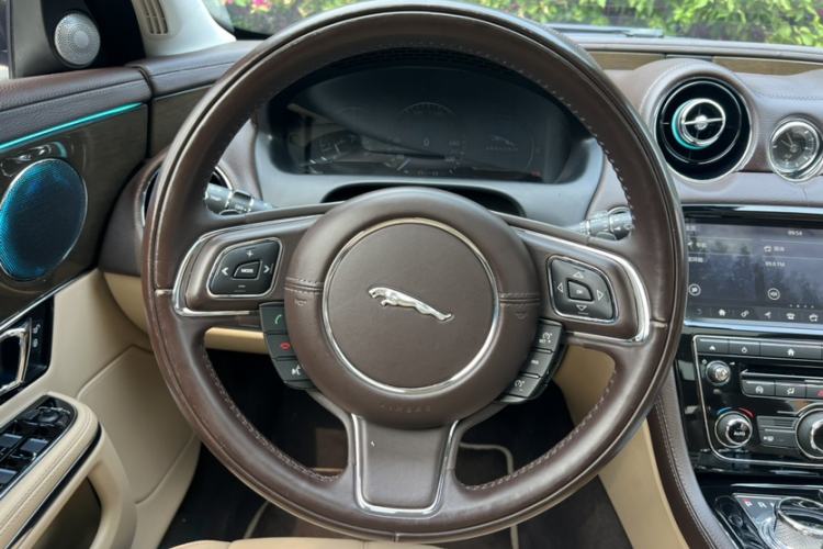 Used Jaguar XJ 2018 XJL 3.0 SC Two-Wheel-Drive Elegant Business Edition Interior 3