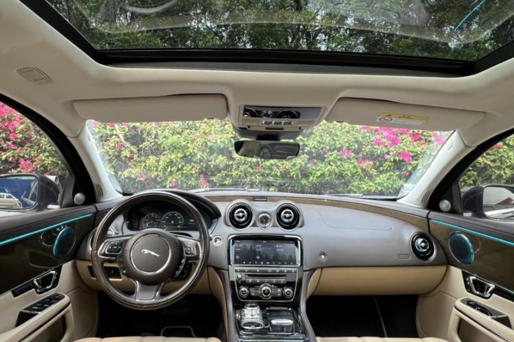 Used Jaguar XJ 2018 XJL 3.0 SC Two-Wheel-Drive Elegant Business Edition Interior 4
