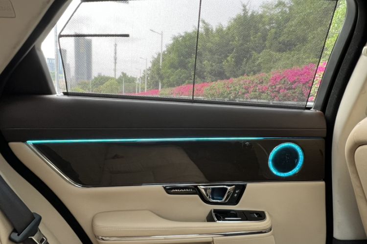 Used Jaguar XJ 2018 XJL 3.0 SC Two-Wheel-Drive Elegant Business Edition Interior 5