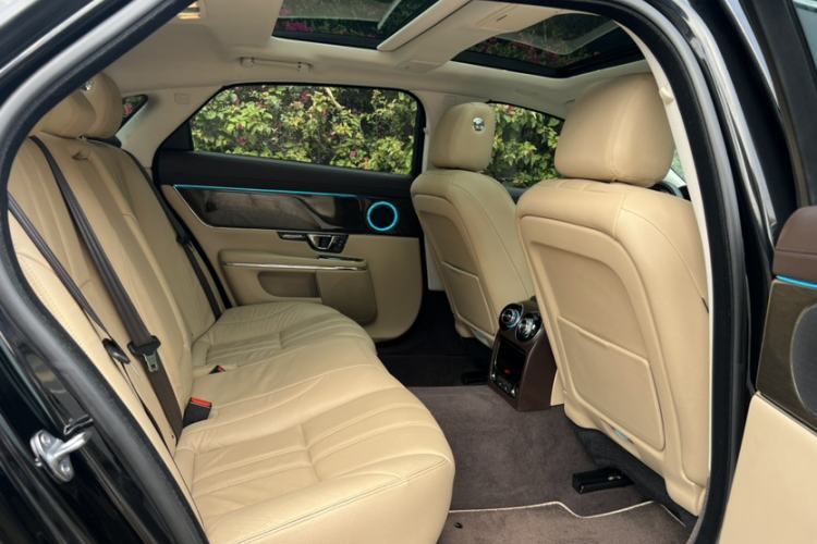 Used Jaguar XJ 2018 XJL 3.0 SC Two-Wheel-Drive Elegant Business Edition Interior 6
