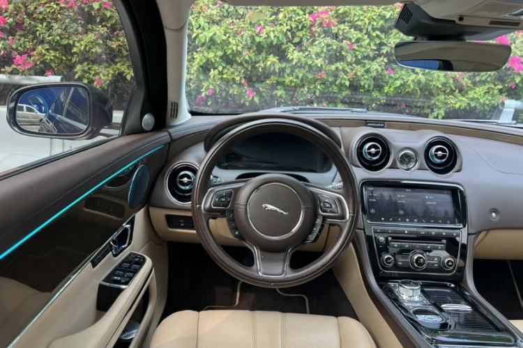 Used Jaguar XJ 2018 XJL 3.0 SC Two-Wheel-Drive Elegant Business Edition Interior 7