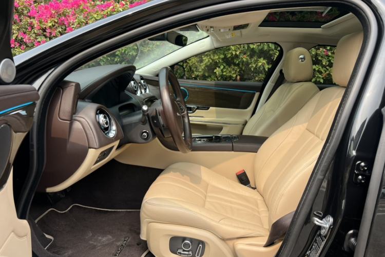 Used Jaguar XJ 2018 XJL 3.0 SC Two-Wheel-Drive Elegant Business Edition Interior 9