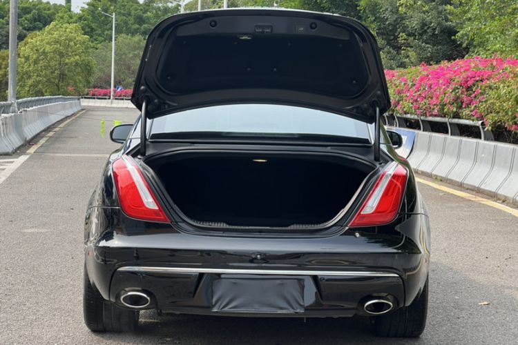 Used Jaguar XJ 2018 XJL 3.0 SC Two-Wheel-Drive Elegant Business Edition Right Front Seat
