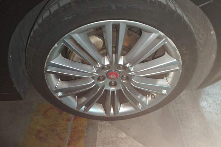 Used Jaguar XJ 2018 XJL 3.0 SC Two-Wheel-Drive Elegant Business Edition Right Front Wheel Hub