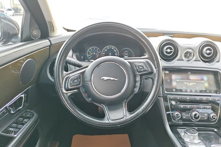 Used Jaguar XJ 2018 XJL 3.0 SC Two-Wheel-Drive Elegant Business Edition Steering Wheel