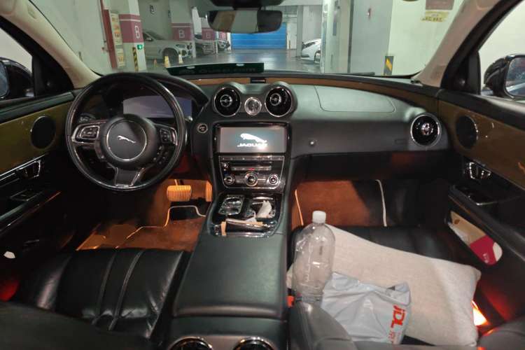 Used Jaguar XJ 2018 XJL 3.0 SC Two-Wheel-Drive Elegant Business Edition Center Console
