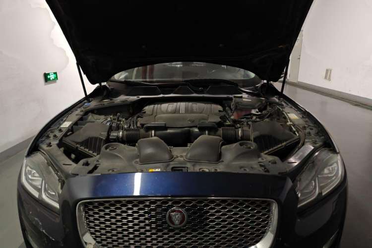 Used Jaguar XJ 2018 XJL 3.0 SC Two-Wheel-Drive Elegant Business Edition Engine Bay