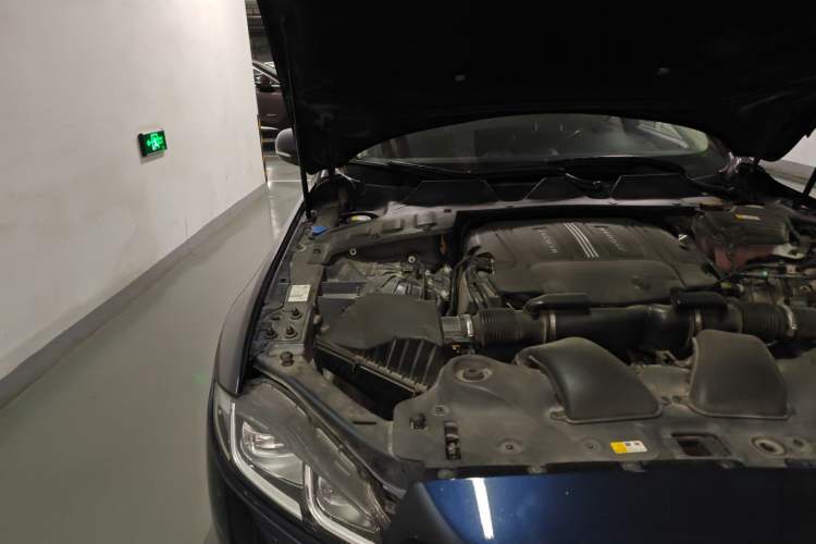 Used Jaguar XJ 2018 XJL 3.0 SC Two-Wheel-Drive Elegant Business Edition Engine Bay Right